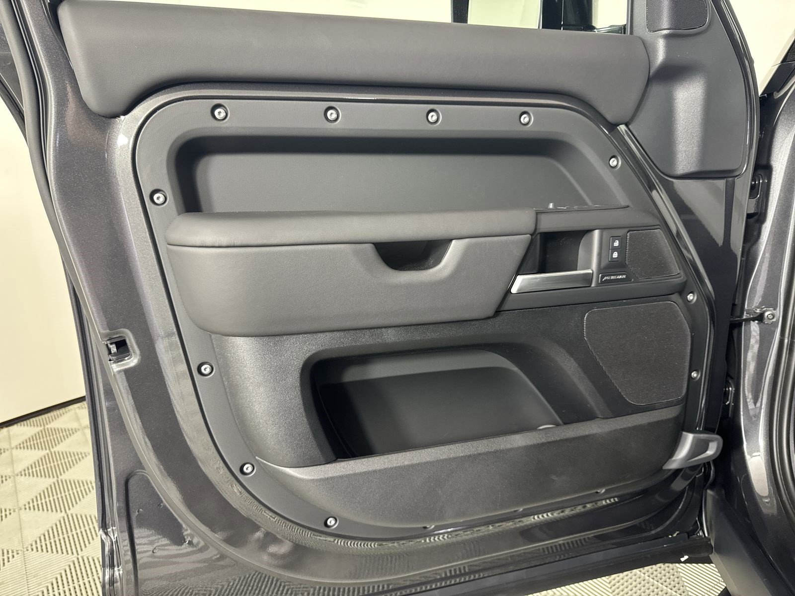 New 2025 Land Rover Defender 130 S image 22