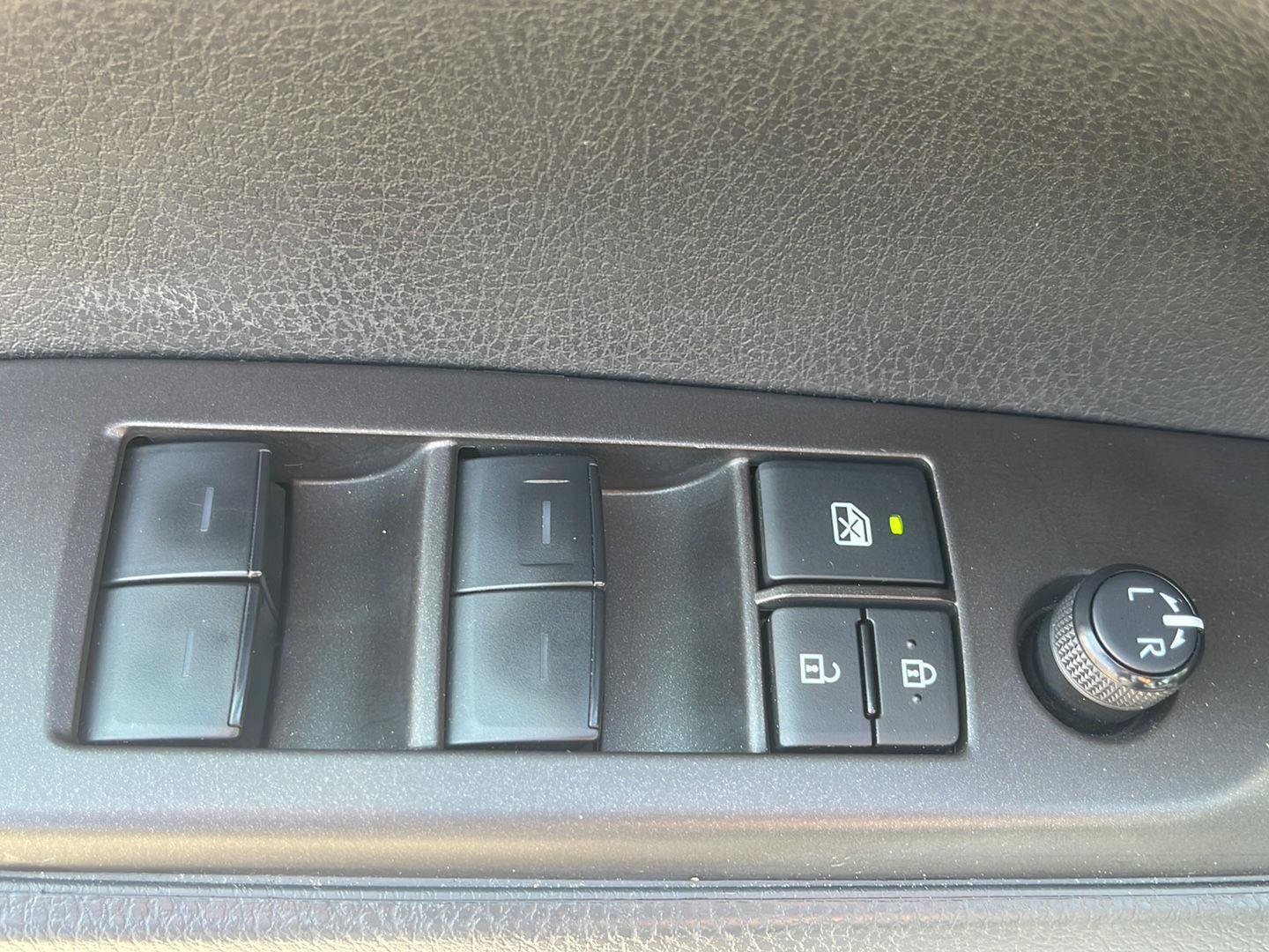 Used 2023 Toyota Camry SE FWD image 14