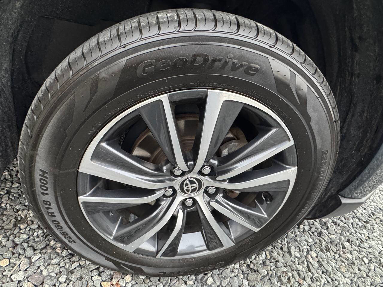 Used 2022 Toyota Venza LE AWD/4WD image 28