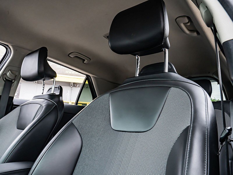 Used 2023 Kia Niro EX FWD image 25