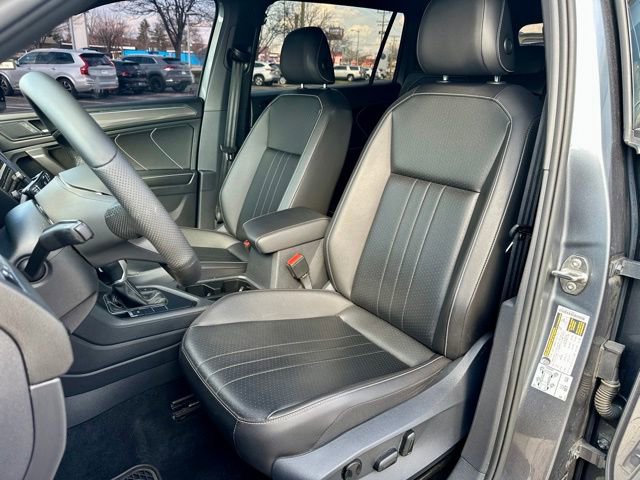 Used 2022 Volkswagen Tiguan SE R-Line image 13