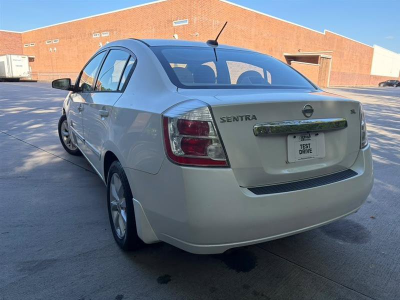 Used 2010 Nissan Sentra 2.0 SL w/ Technology Pkg FWD image 4