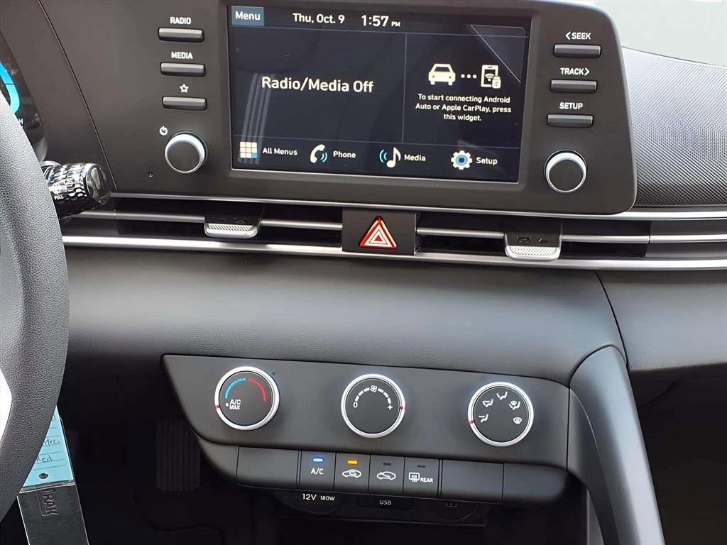 New 2025 Hyundai Elantra SE image 13