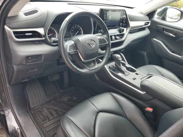 Used 2022 Toyota Highlander XLE FWD image 25