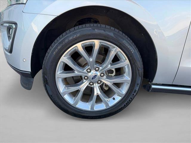 Used 2019 Ford Expedition Limited w/ Equipment Group 302A AWD/4WD image 26