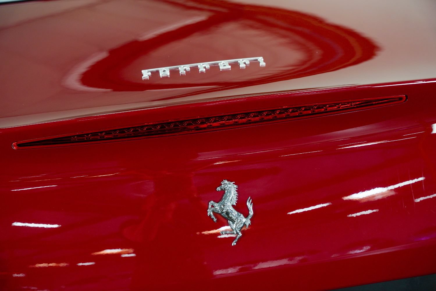 Used 2010 Ferrari California RWD image 21