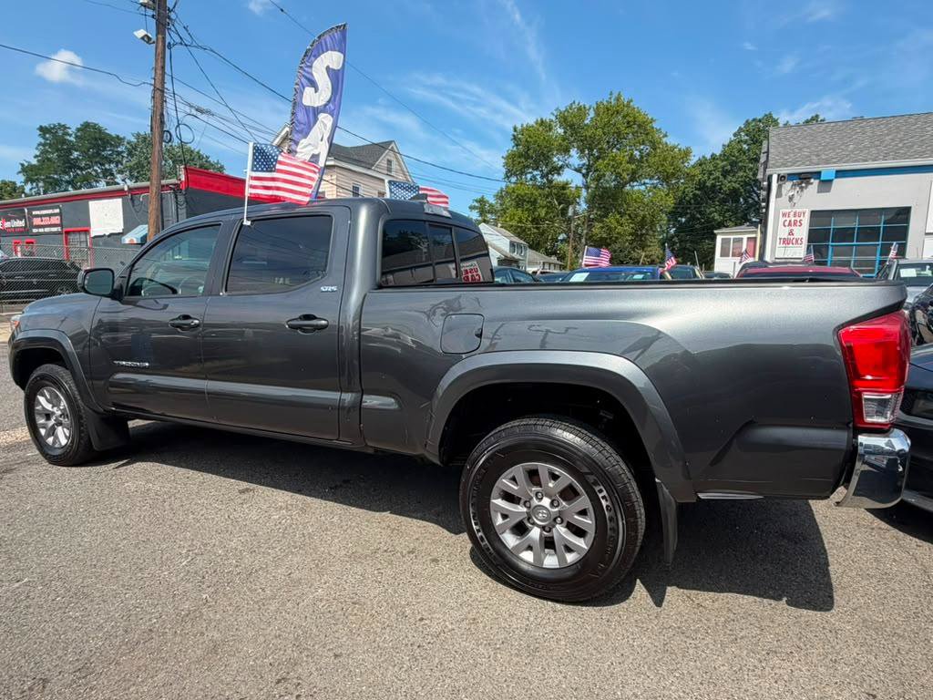 Used 2017 Toyota Tacoma SR5 w/ Tow Package AWD/4WD image 6