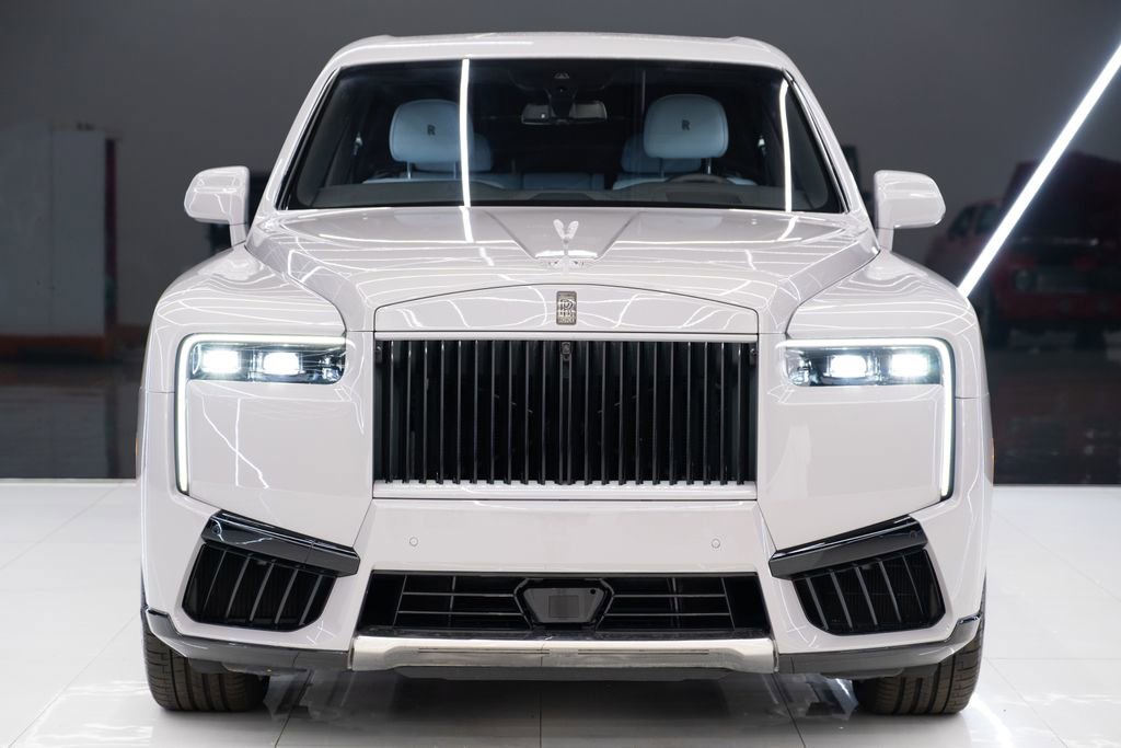 Used 2025 Rolls-Royce Cullinan AWD/4WD image 2