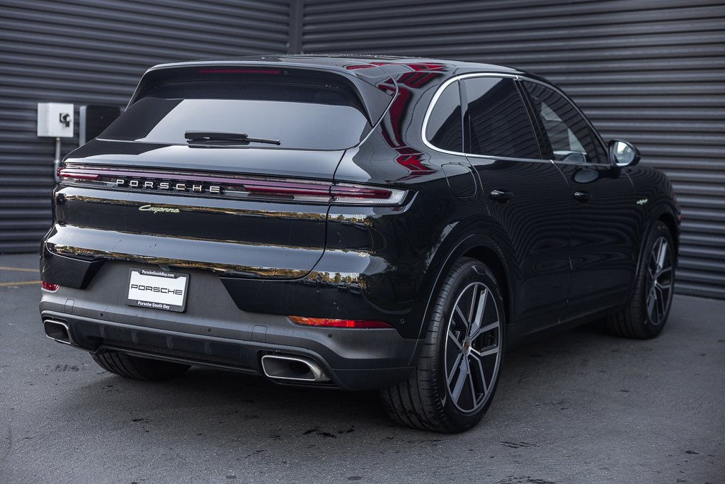 Certified 2025 Porsche Cayenne E-Hybrid AWD/4WD image 9