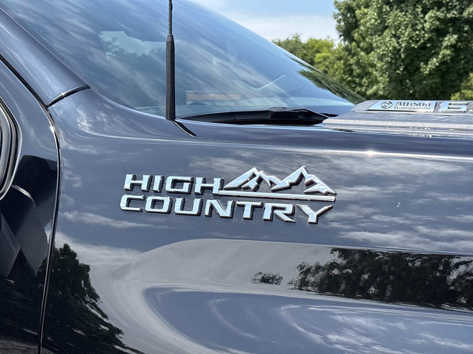 Used 2024 Chevrolet Silverado 2500 High Country w/ High Country Premium Package AWD/4WD image 11