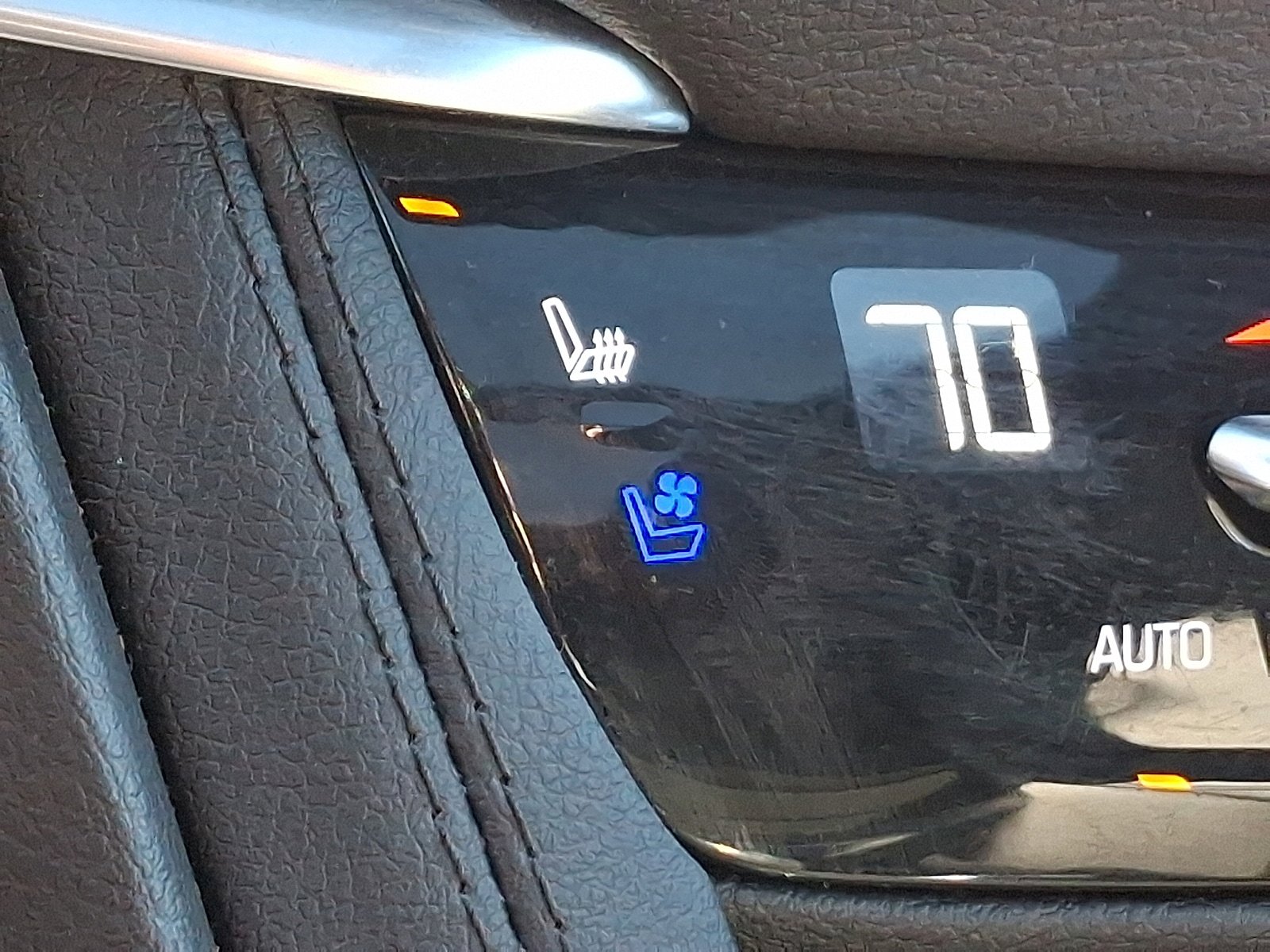 Used 2024 Cadillac XT5 Premium Luxury w/ Technology Package FWD image 25