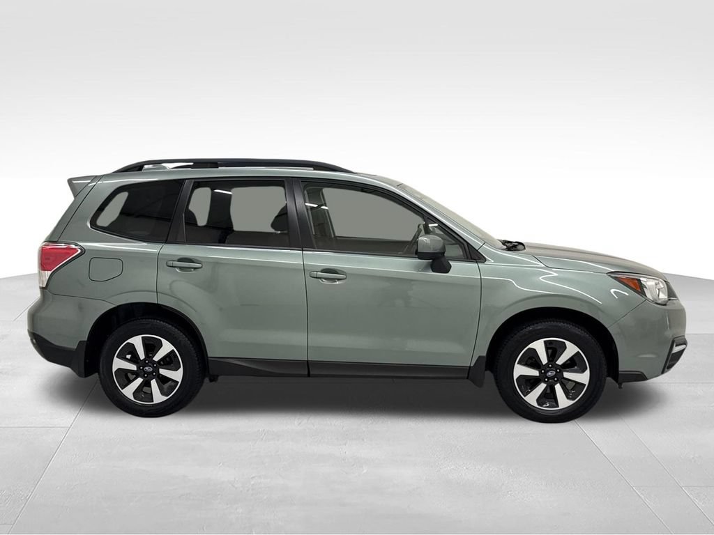 Used 2017 Subaru Forester 2.5i Premium AWD/4WD image 9