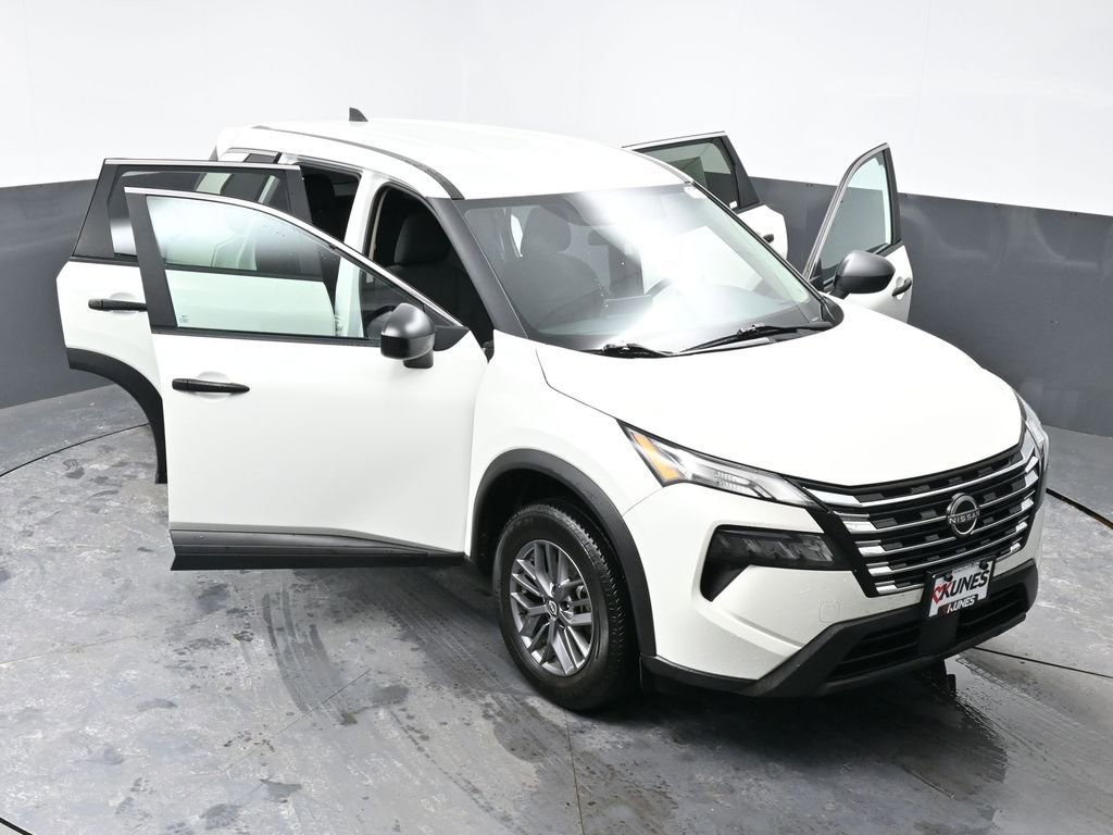 Used 2024 Nissan Rogue S image 64