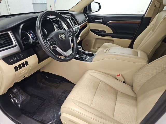 Used 2017 Toyota Highlander Limited image 14