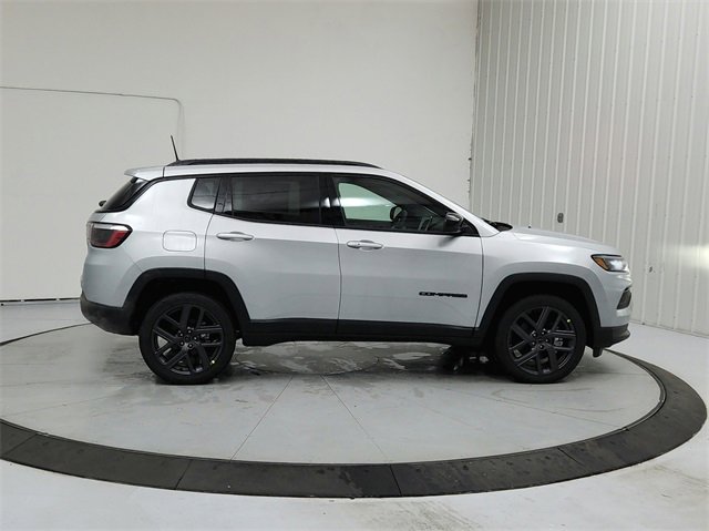 New 2026 Jeep Compass Latitude image 8