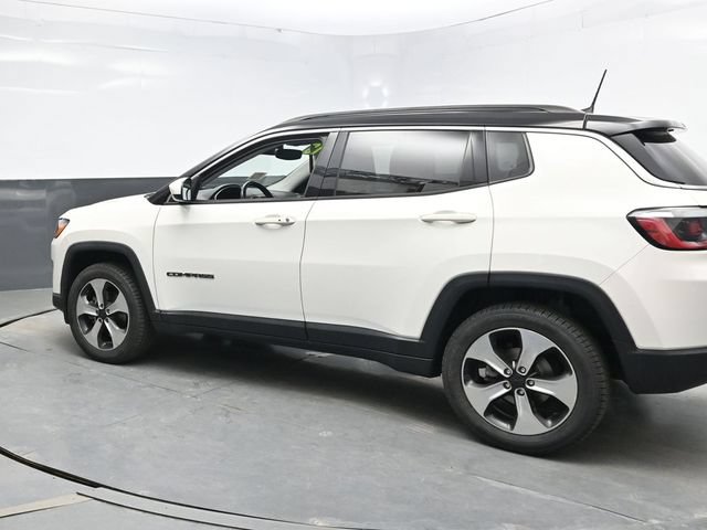 Used 2018 Jeep Compass Latitude w/ Popular Equipment Group AWD/4WD image 4