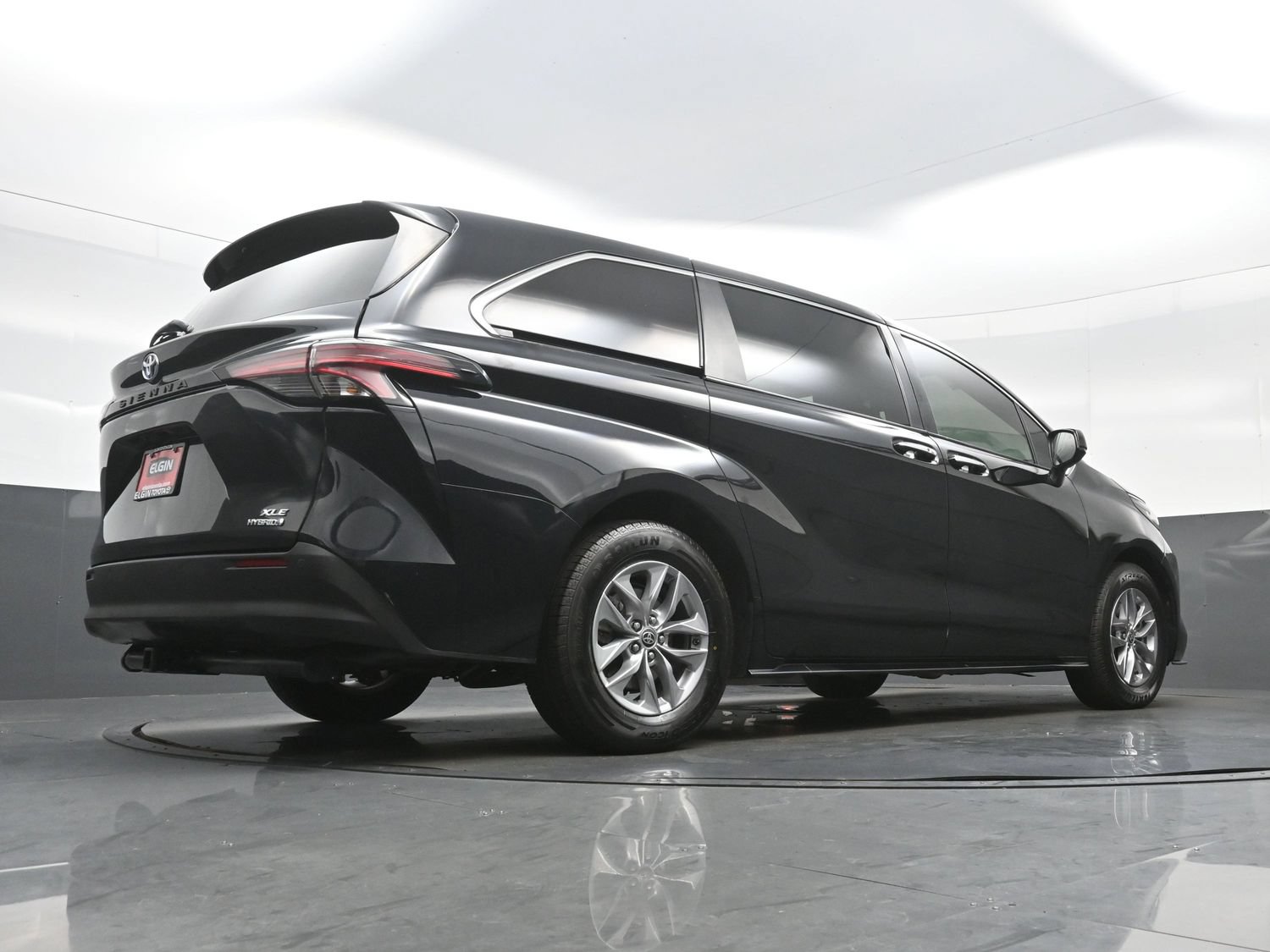 Used 2022 Toyota Sienna XLE FWD image 34