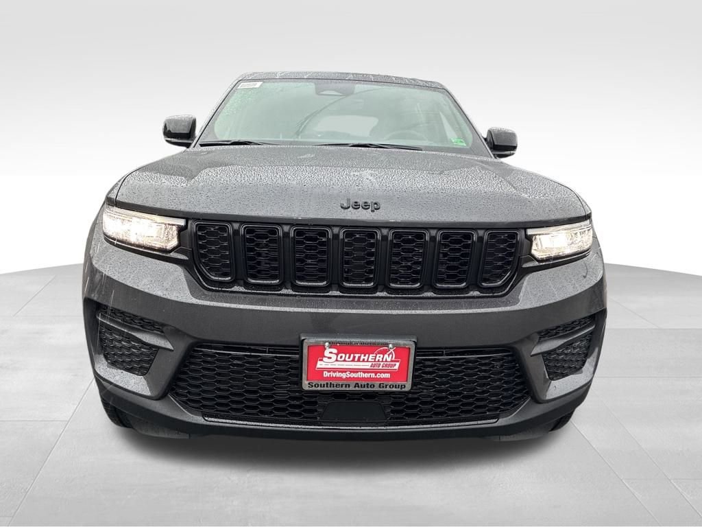 New 2025 Jeep Grand Cherokee Altitude image 9