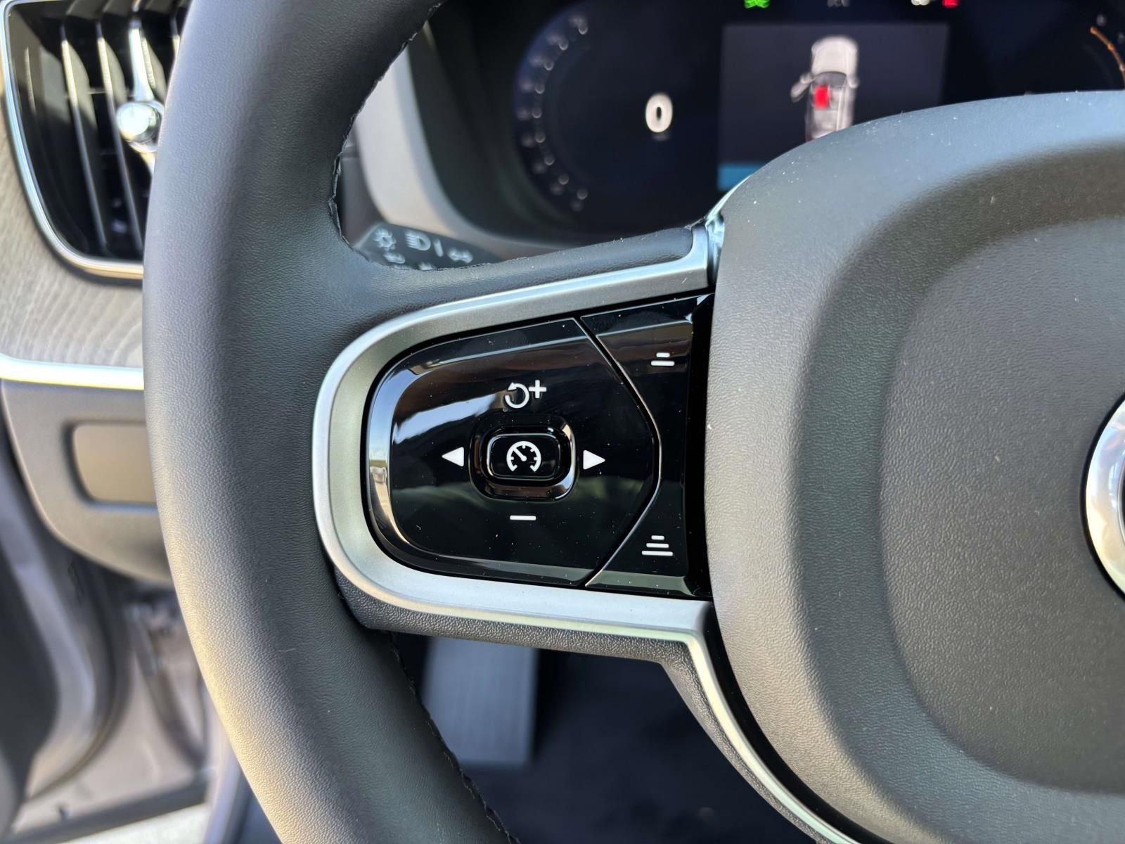 New 2026 Volvo XC60 B5 Ultra w/ Protection Package Premier image 17