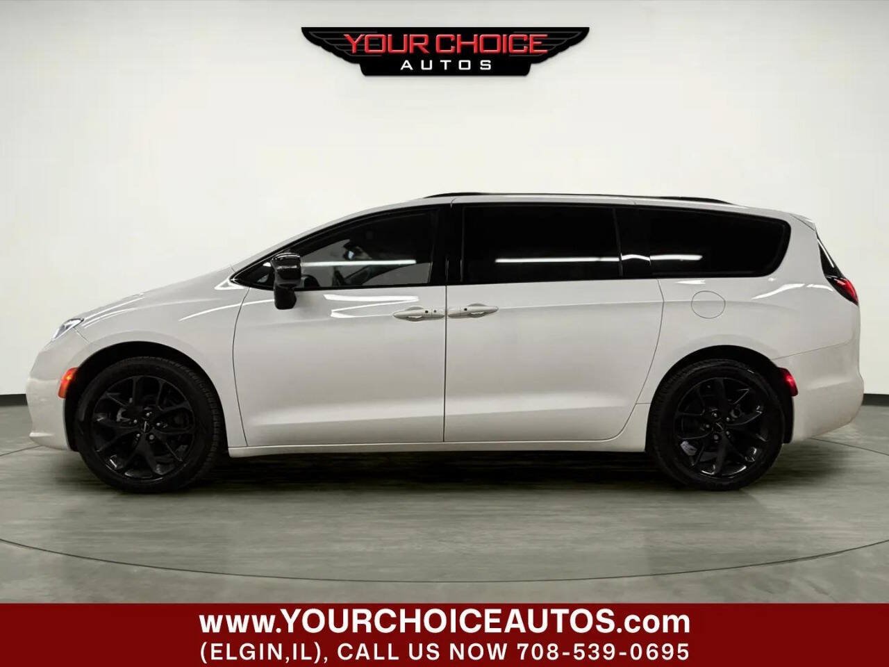 Used 2024 Chrysler Pacifica Touring-L w/ S Appearance Package FWD image 2