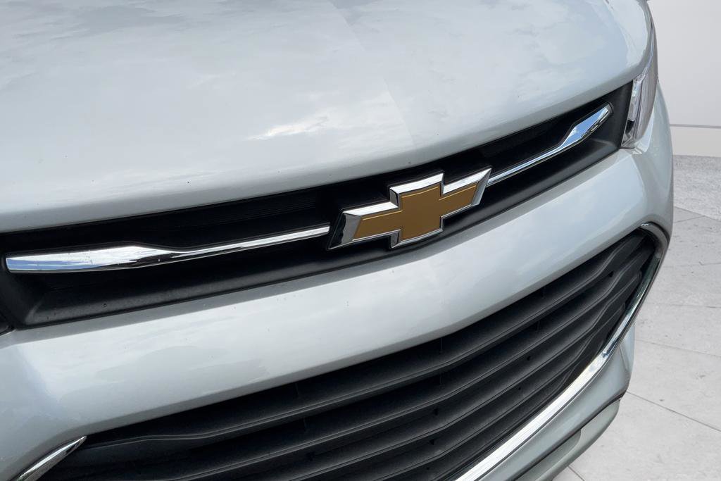 Used 2022 Chevrolet Trax LT w/ LT Convenience Package FWD image 28