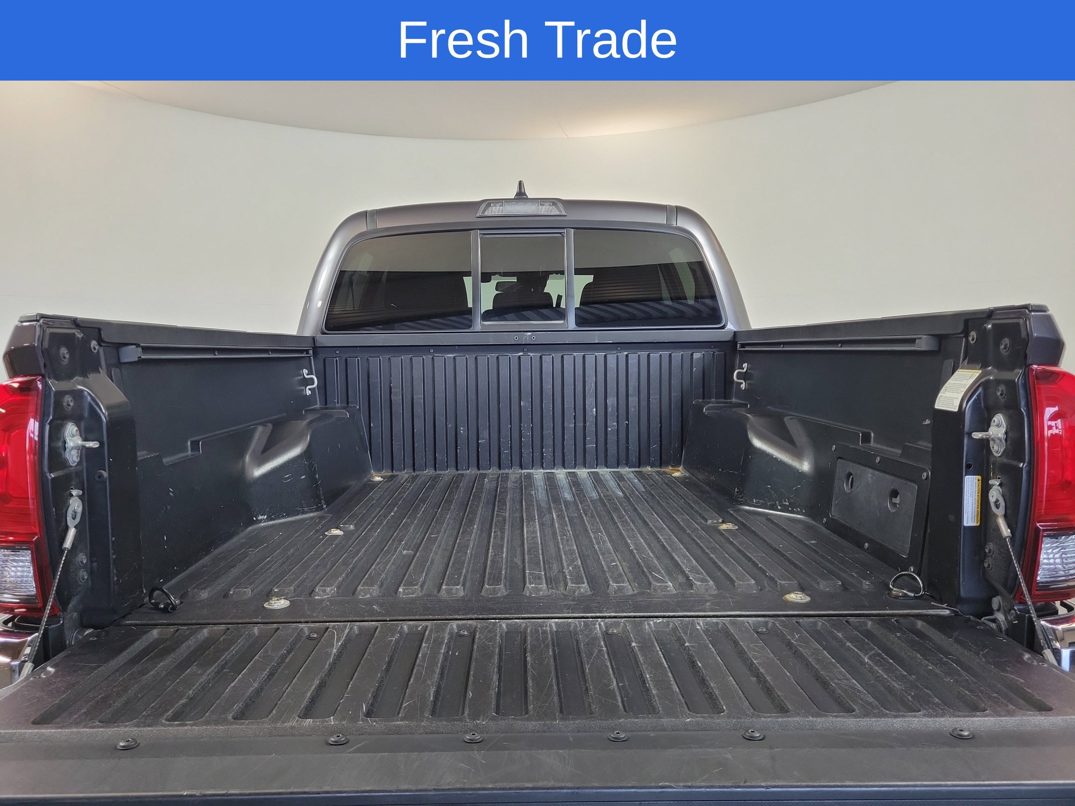 Used 2022 Toyota Tacoma SR5 w/ SR5 Appearance Package (SM) RWD image 23