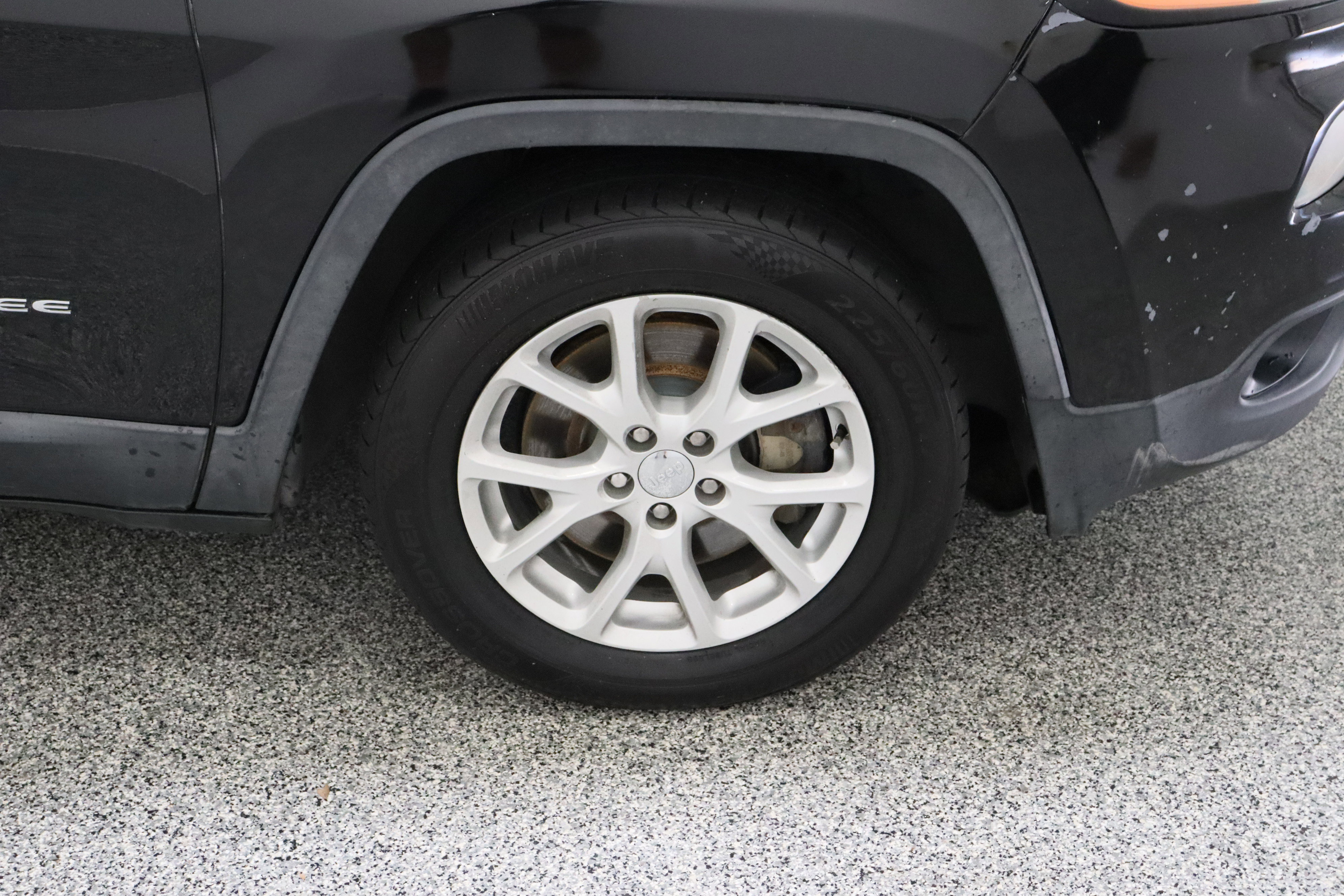 Used 2018 Jeep Cherokee Latitude Plus image 5