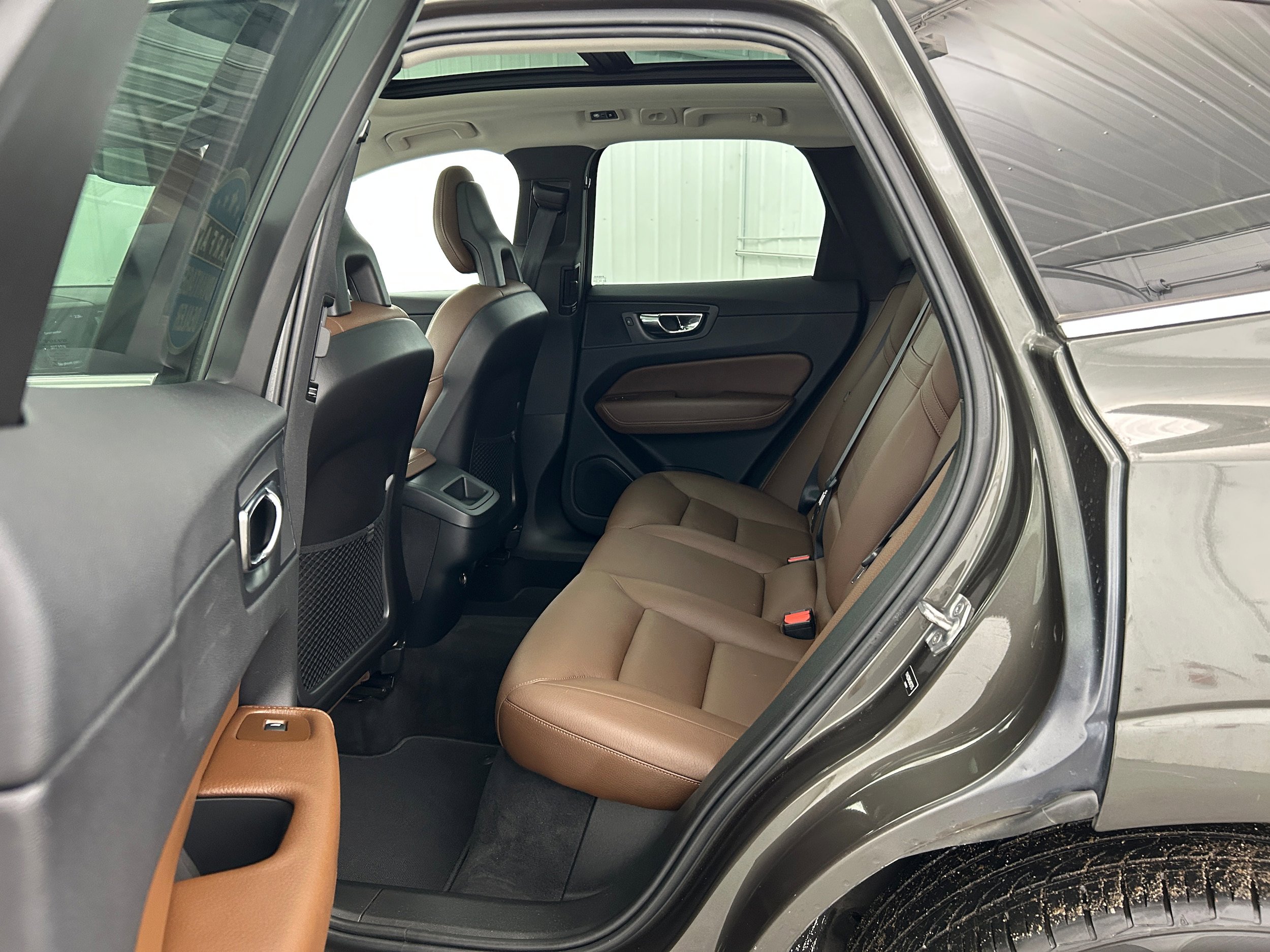 Used 2018 Volvo XC60 T6 Momentum w/ Advanced Package AWD/4WD image 27