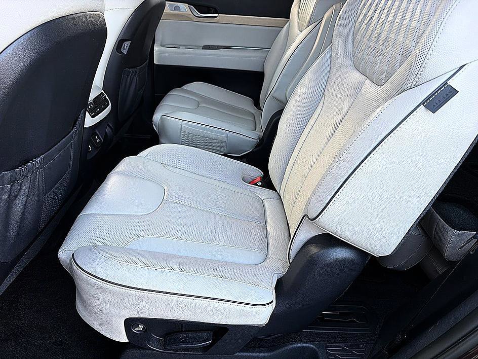 Used 2023 Hyundai Palisade Limited image 8