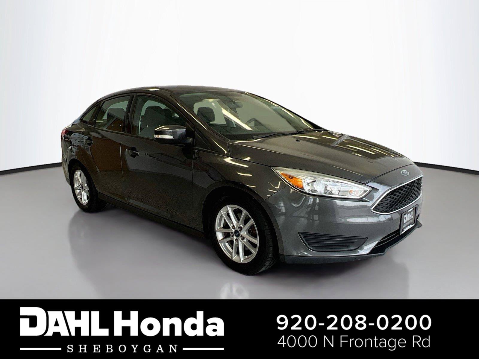 Used 2016 Ford Focus SE FWD image 1