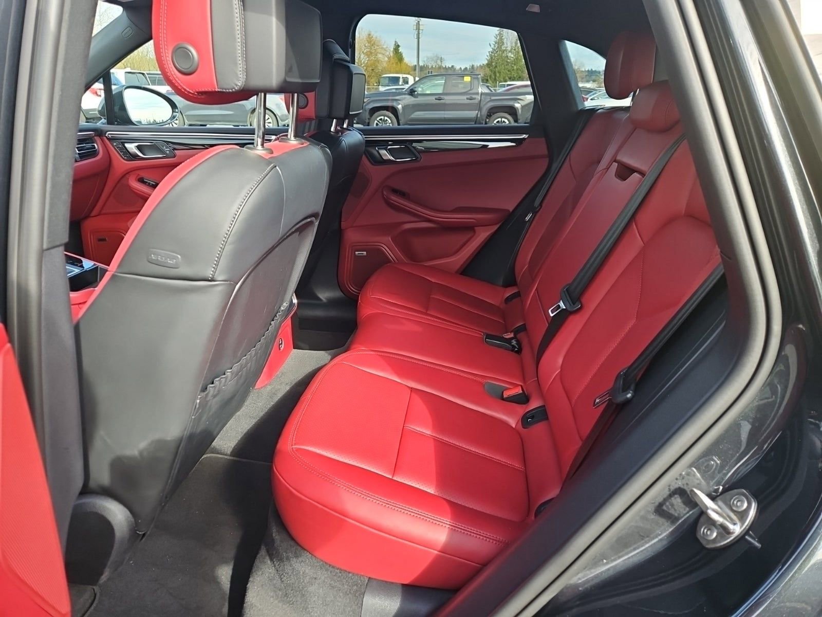 Used 2024 Porsche Macan S image 8