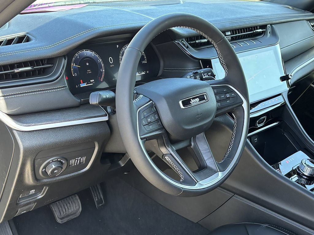 New 2026 Jeep Grand Cherokee Limited w/ Limited Altitude Package AWD/4WD image 5