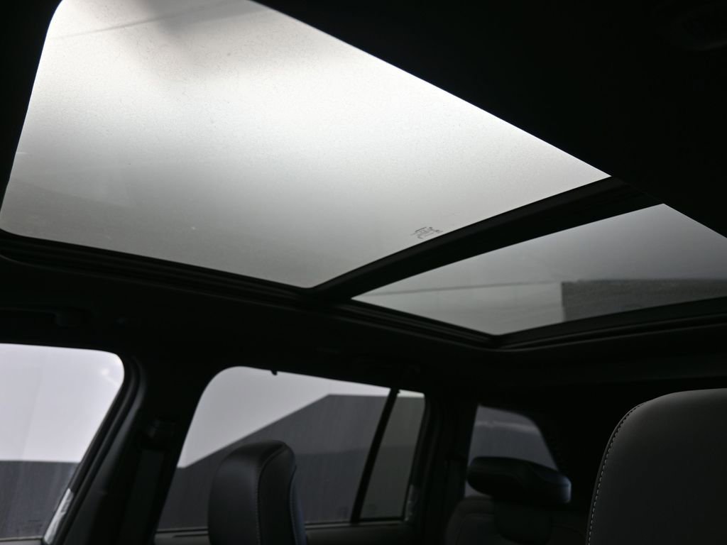 New 2025 Jeep Grand Cherokee Limited w/ Luxury Tech Group II image 15