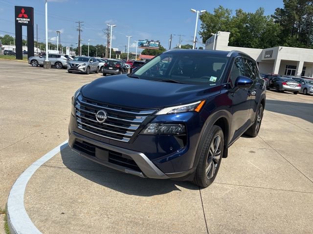 Used 2024 Nissan Rogue SL w/ SL Premium Package FWD image 3