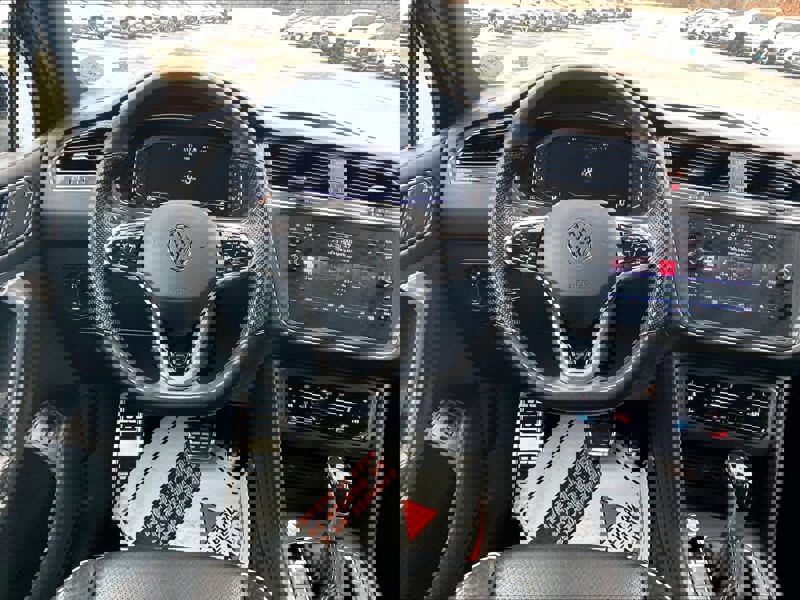 Used 2022 Volkswagen Tiguan SEL R-Line image 17