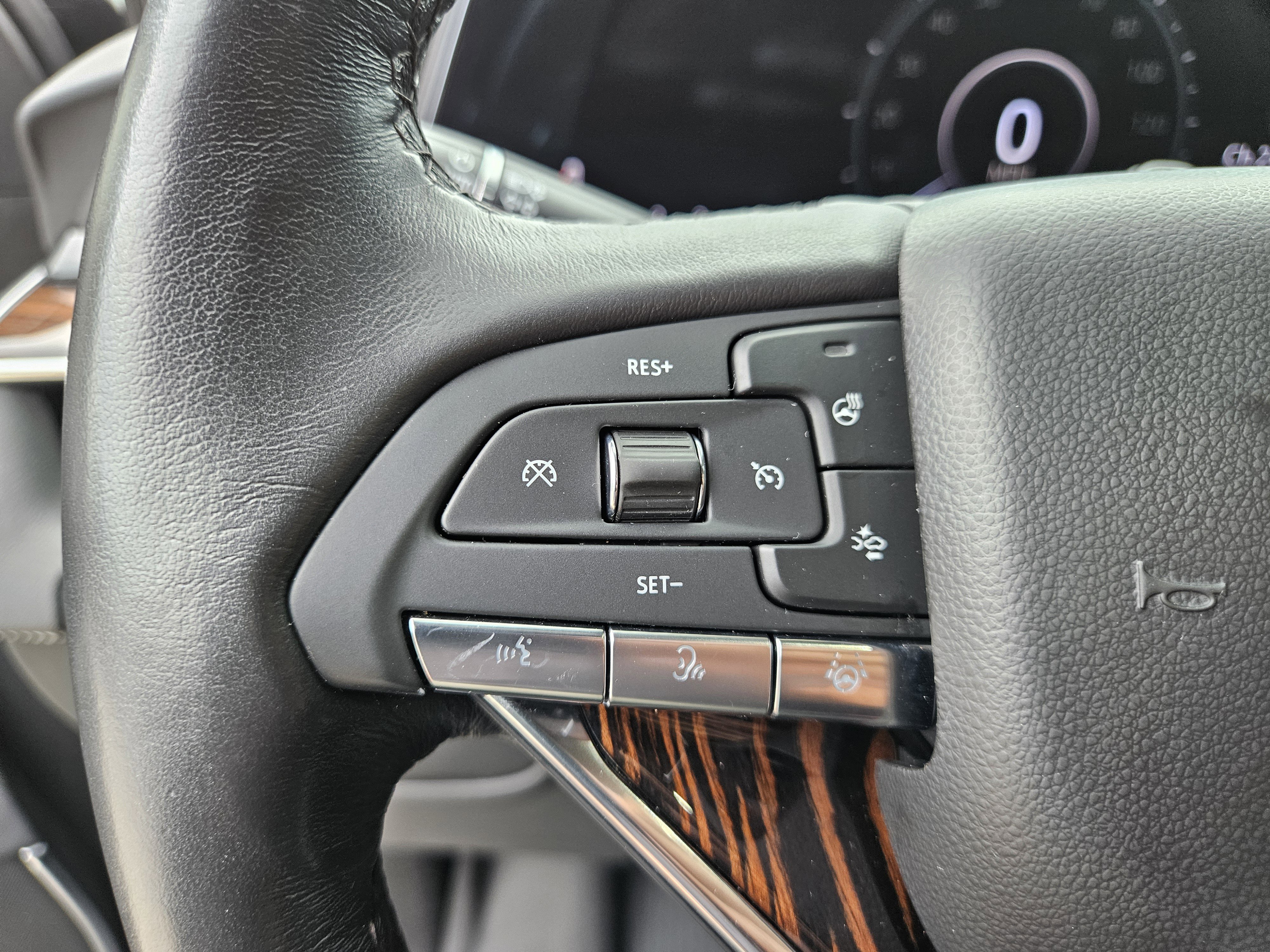 Certified 2023 Cadillac Escalade ESV Premium Luxury image 32