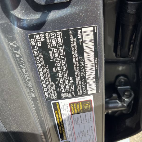 Used 2025 Mercedes-Benz GLS 580 4MATIC image 24
