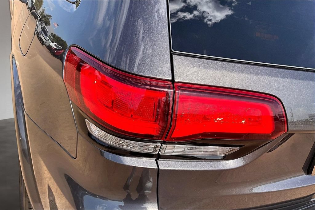 Used 2018 Jeep Grand Cherokee Altitude RWD image 30