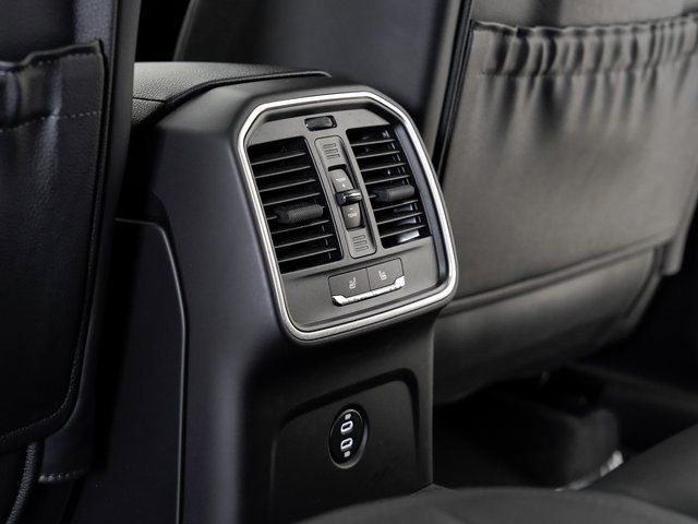 Used 2025 Porsche Macan image 26