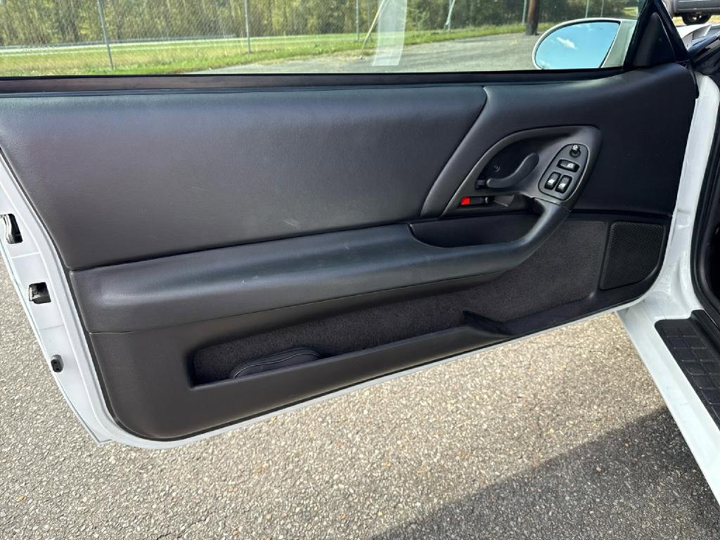 Used 2000 Chevrolet Camaro Z28 w/ SS Performance/Appearance Pkg image 17