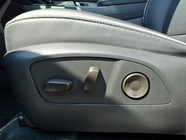 Used 2025 Buick Enclave Sport Touring AWD/4WD image 19