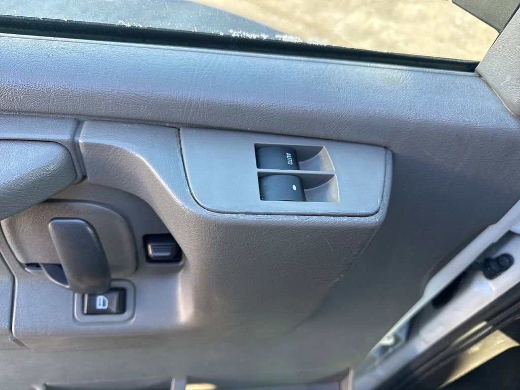 Certified 2015 Chevrolet Express 2500 image 5