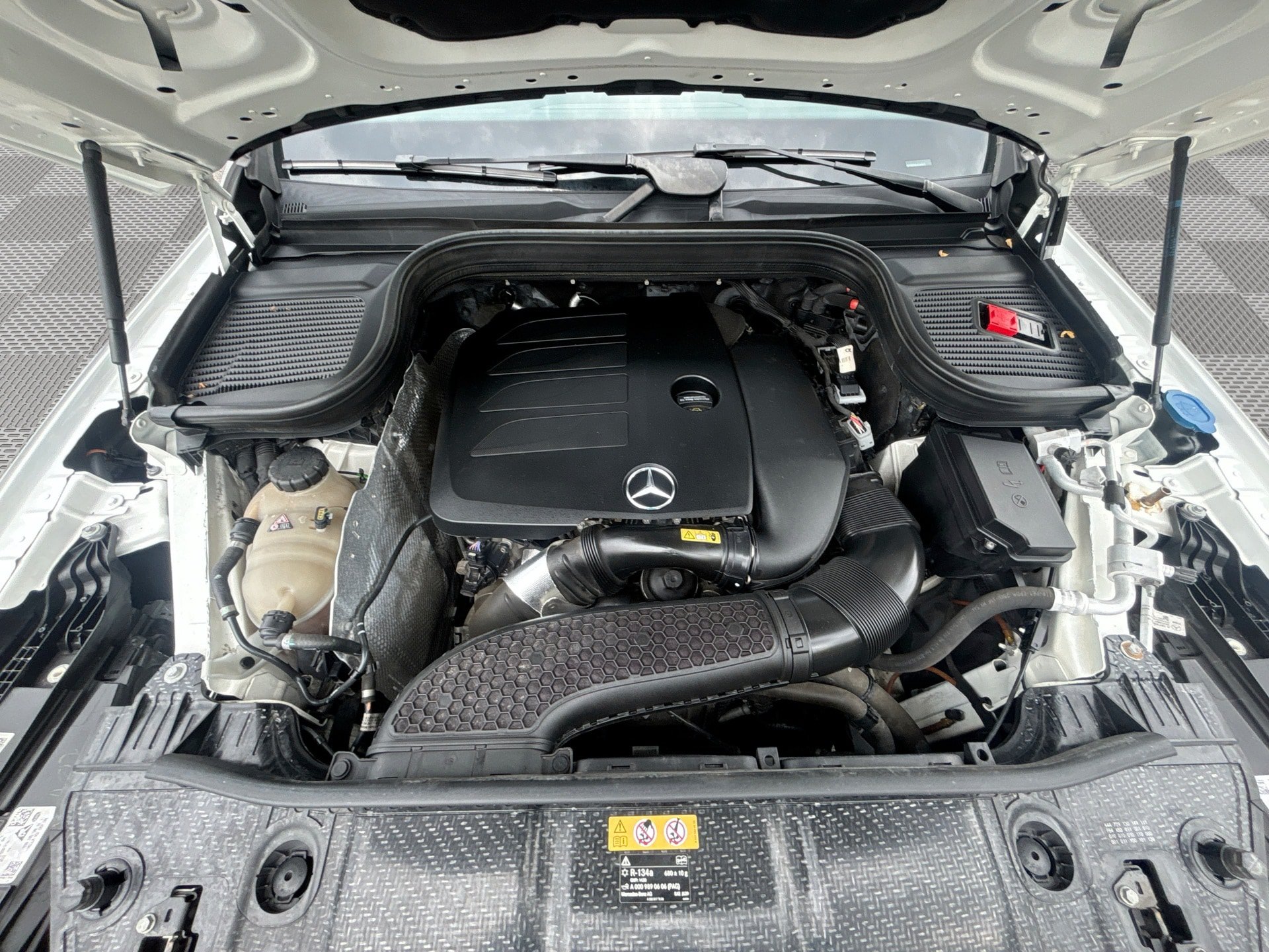 Used 2020 Mercedes-Benz GLE 350 4MATIC w/ Premium Package image 18