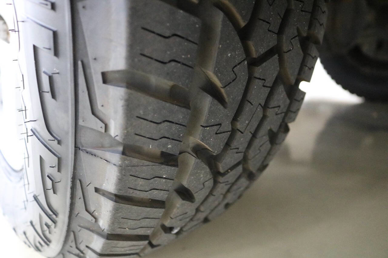 Used 2004 Land Rover Discovery HSE image 11