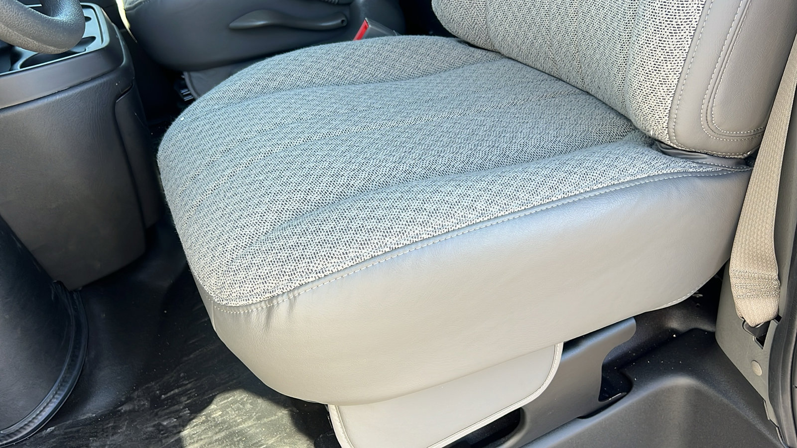 New 2024 Chevrolet Express 2500 Extended w/ Driver Convenience Package image 17