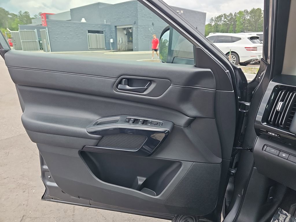Used 2024 Nissan Pathfinder SV FWD image 30