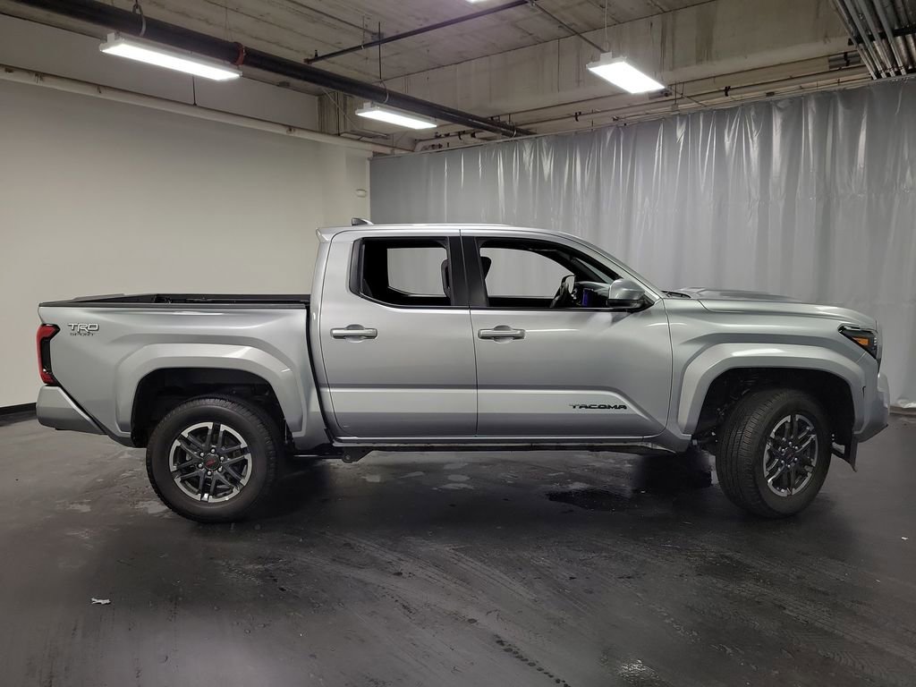 Used 2025 Toyota Tacoma TRD Sport AWD/4WD image 9