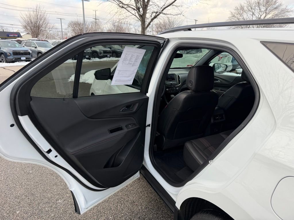 Used 2022 Chevrolet Equinox RS w/ LPO, Floor Liner Package image 17