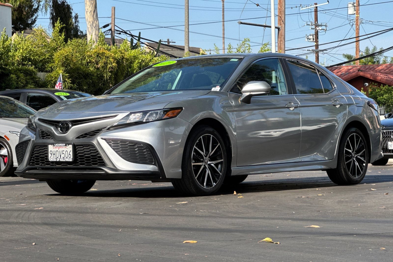 Used 2023 Toyota Camry SE FWD image 8