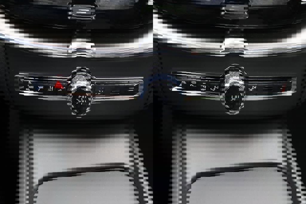 Used 2025 Volvo XC60 B5 Core image 26